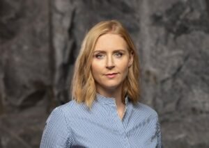 (2) Lisa Dellmuth - fix