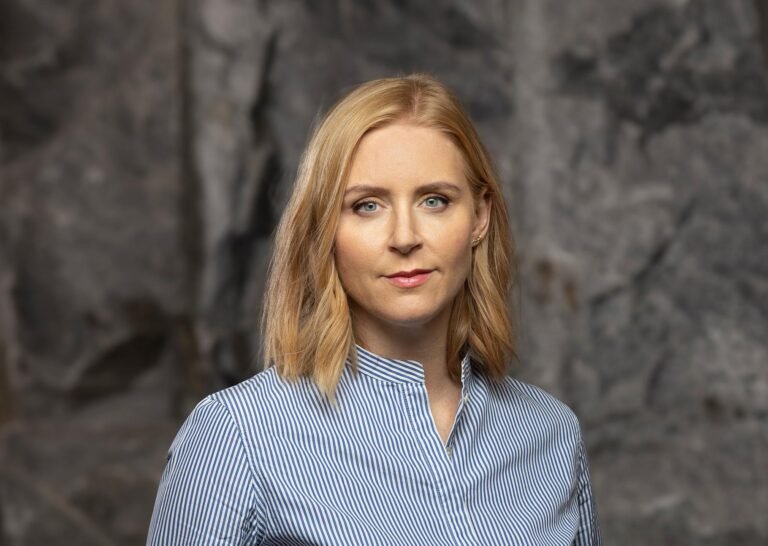 (2) Lisa Dellmuth - fix