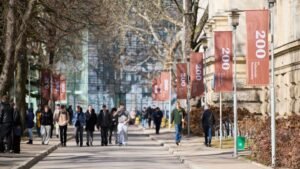 03.04.26_Flagi-200lecie-Kampus_ 0011