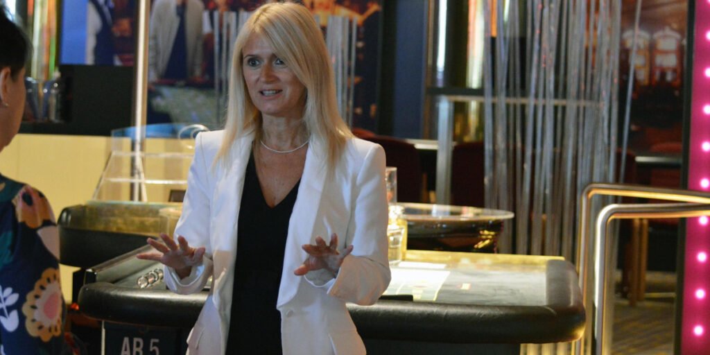 2022-10-ad-astra-fabris-angela-foto-mueller-1210x605