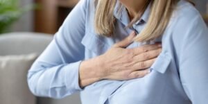 2026 hartaanval vrouw anoniem shutterstock_2448791547