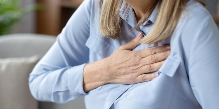 2026 hartaanval vrouw anoniem shutterstock_2448791547