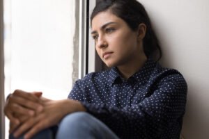 portrait-depressed-anxious-young-woman_Photo Aleksandr Davydov_Mostphotos