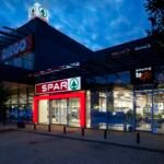 masfel-milliard-forintbol-ujult-meg-a-huvosvolgyi-uti-spar-scaled