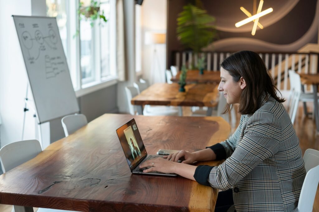 linkedin-sales-solutions-VtKoSy_XzNU-unsplash-1024x683.jpg